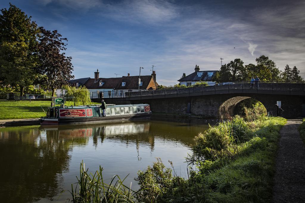 The Three Swans Hotel, Hungerford, Berkshire ภายนอก รูปภาพ
