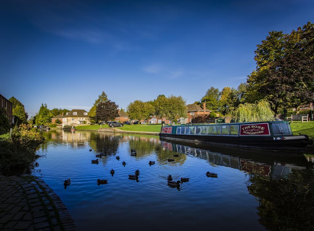 The Three Swans Hotel, Hungerford, Berkshire ภายนอก รูปภาพ