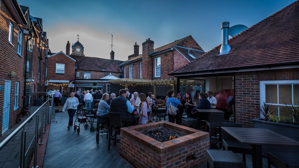The Three Swans Hotel, Hungerford, Berkshire ภายนอก รูปภาพ