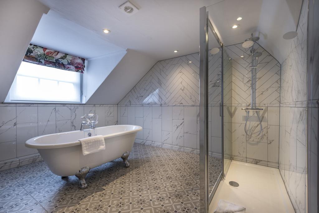 The Three Swans Hotel, Hungerford, Berkshire ภายนอก รูปภาพ
