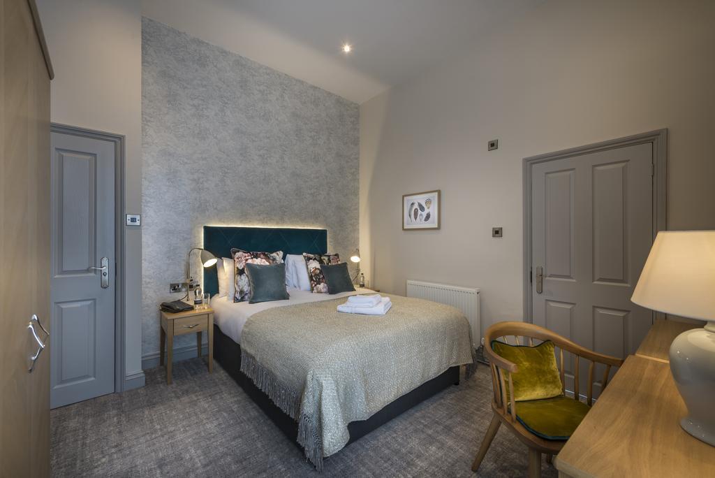 The Three Swans Hotel, Hungerford, Berkshire ภายนอก รูปภาพ