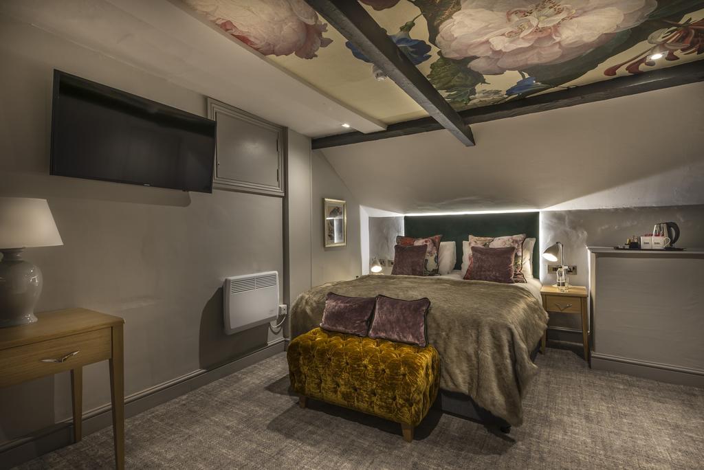 The Three Swans Hotel, Hungerford, Berkshire ภายนอก รูปภาพ