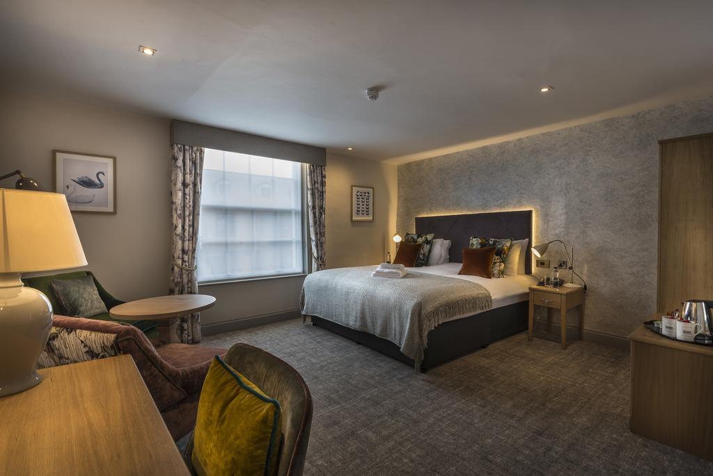 The Three Swans Hotel, Hungerford, Berkshire ภายนอก รูปภาพ