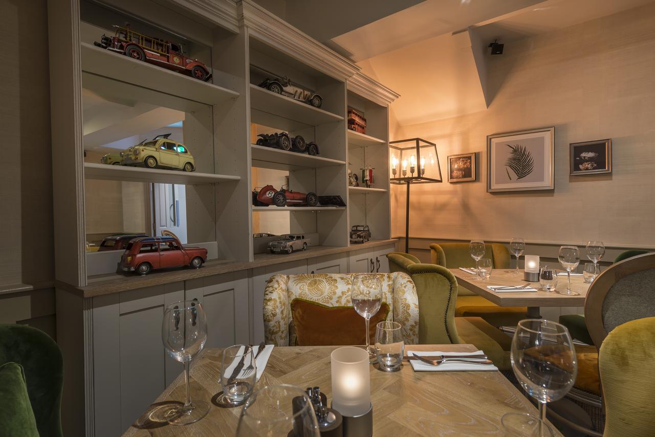 The Three Swans Hotel, Hungerford, Berkshire ภายนอก รูปภาพ