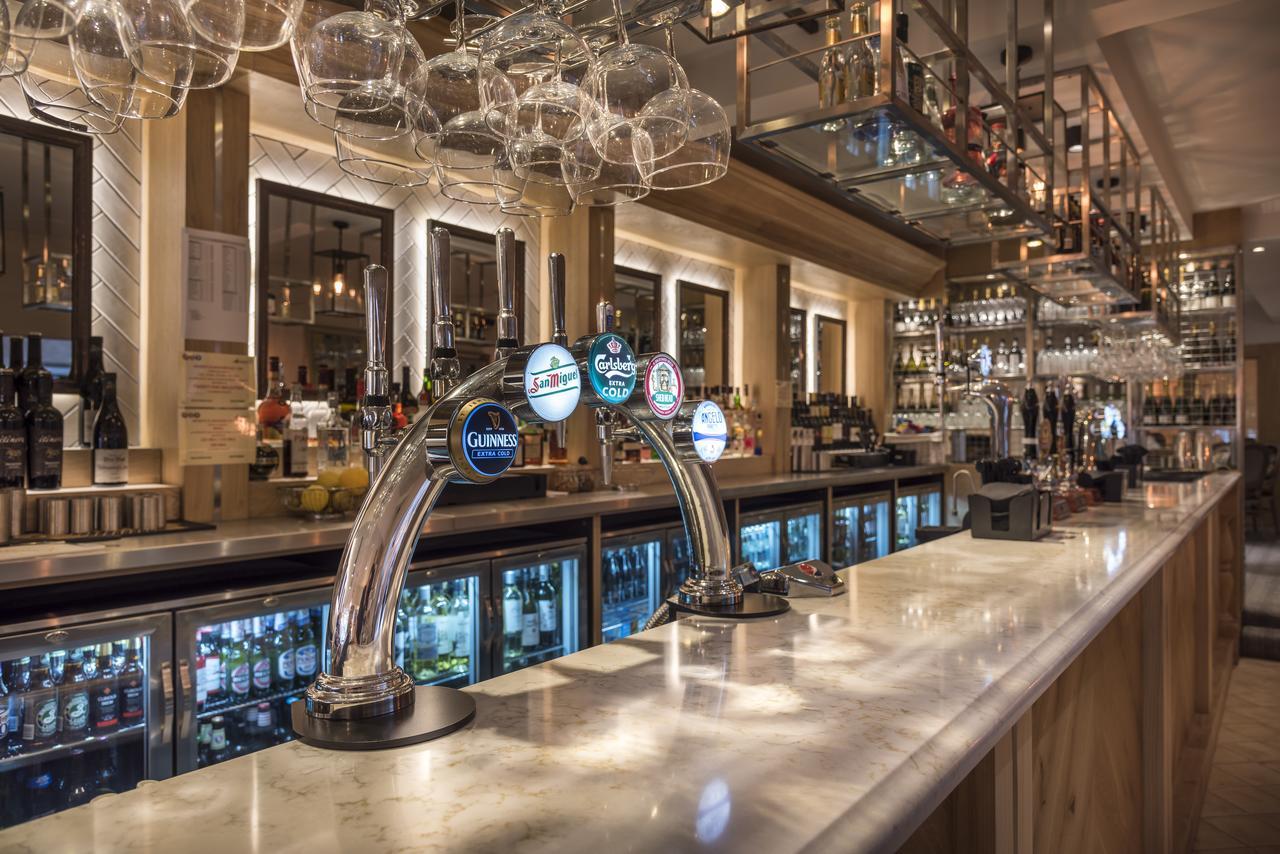 The Three Swans Hotel, Hungerford, Berkshire ภายนอก รูปภาพ