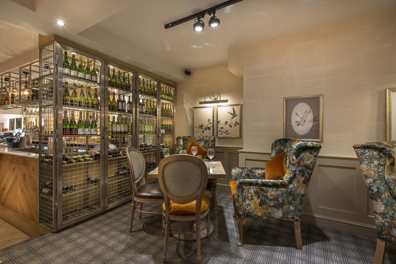 The Three Swans Hotel, Hungerford, Berkshire ภายนอก รูปภาพ