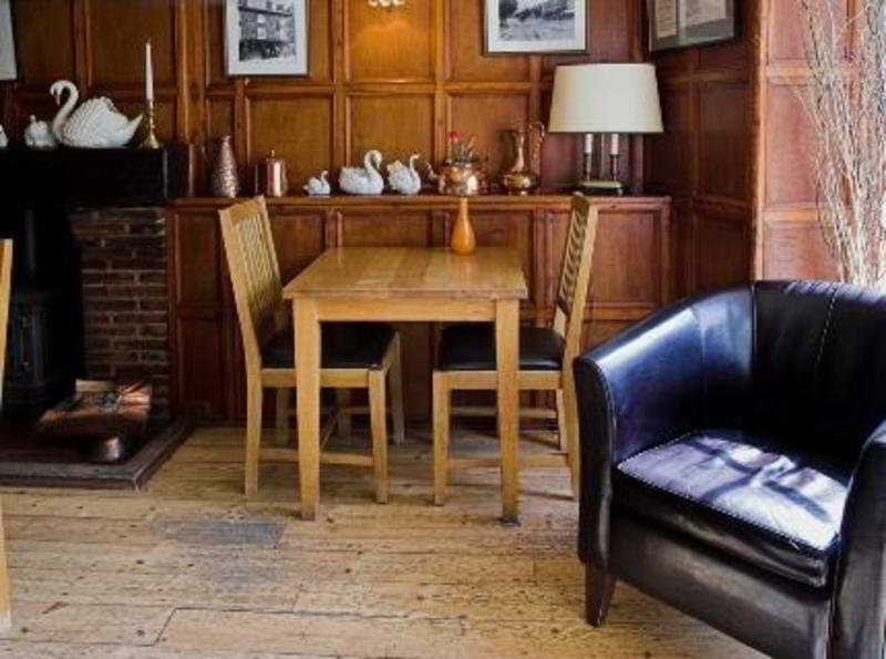 The Three Swans Hotel, Hungerford, Berkshire ภายนอก รูปภาพ